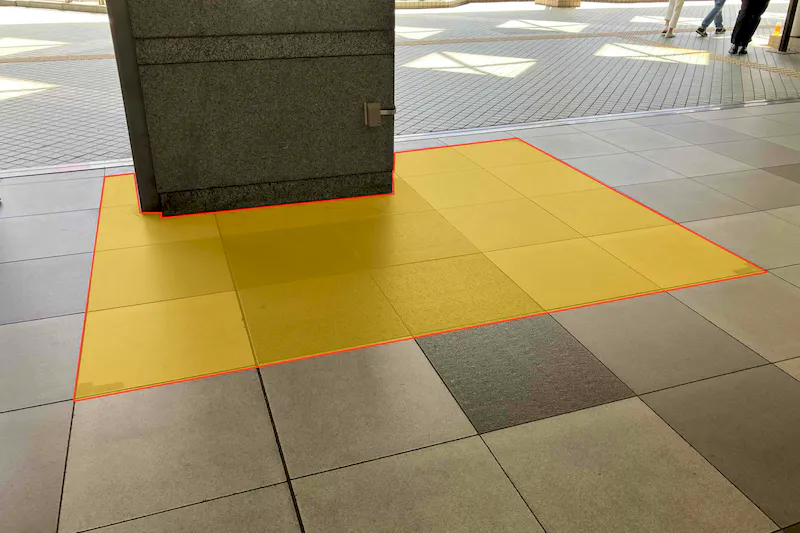【八千代緑が丘駅】プロモーションや食物販に最適な人流の多い改札前スペース①（南側・改札外）