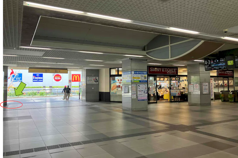 【八千代緑が丘駅】プロモーションや食物販に最適な人流の多い改札前スペース①（南側・改札外）