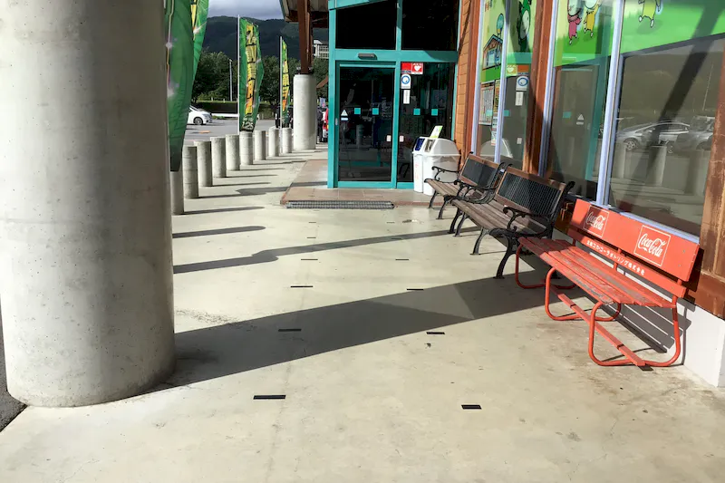 【ダイナム長野茅野店ゆったり館｜割引キャンペーン実施中】物販や各種プロモーションイベントでの出店に最適なアミューズメント施設のイベントスペース（正面出入口右側）