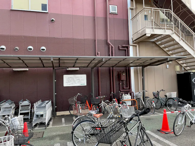 【いなげや三鷹牟礼店】各種プロモーションイベントに最適なスーパーマーケットの軒下イベントスペースの画像2