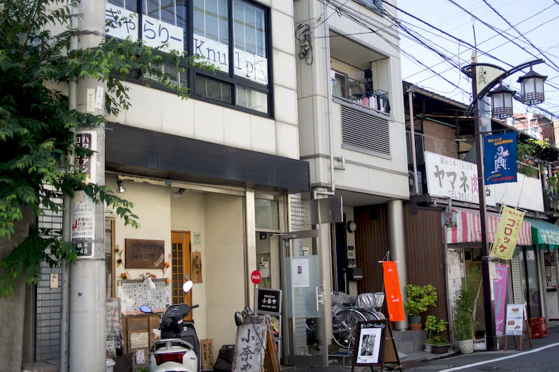 【千駄木駅５分】作品が映える、シンプルな白い壁面の展示スペース