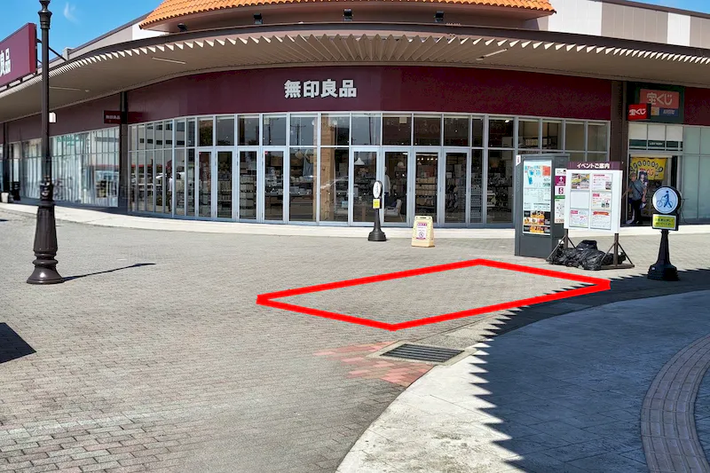 【イオンタウン館山】駐車場から目立つATM正面のキッチンカー向けスペース