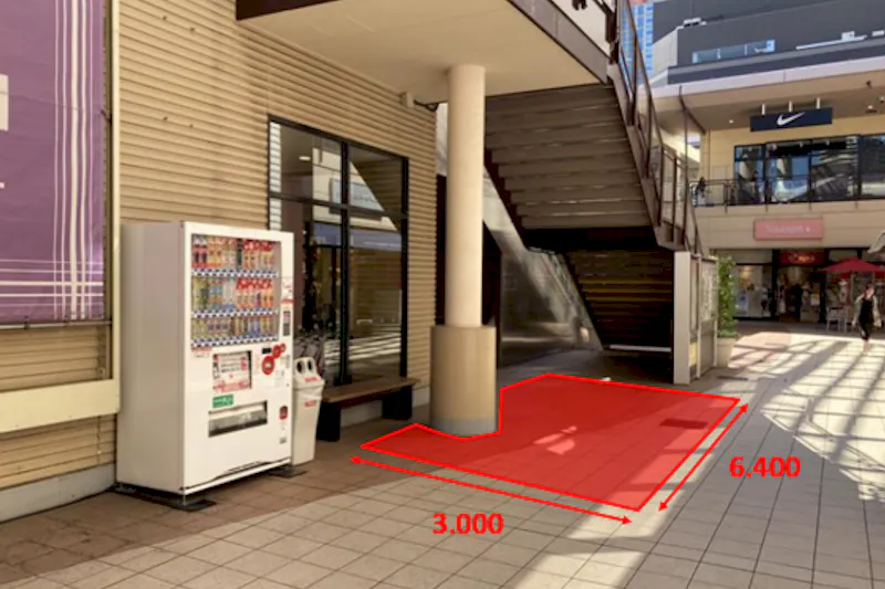 【三井アウトレットパーク 幕張】B-SITE 1階 エレベーター横