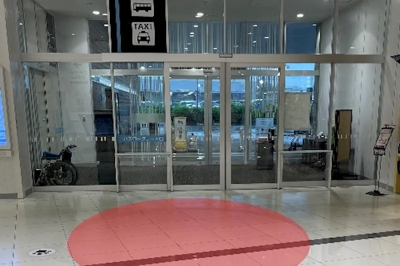 【イオンモール座間】モール内広告　フロアシール
