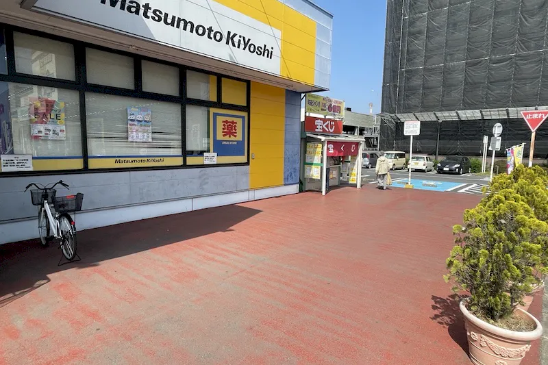 【フレスポ赤塚】キッチンカーや食物販催事に利用可能なマツキヨ前屋外スペース