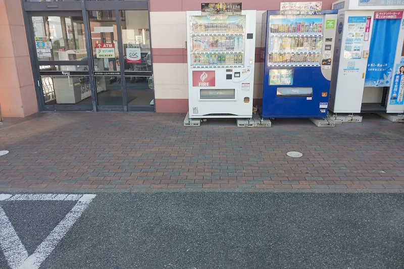 【レガネット筥松】正面出入口 物販やキッチンカー出店に最適なスーパー屋外催事イベントスペース