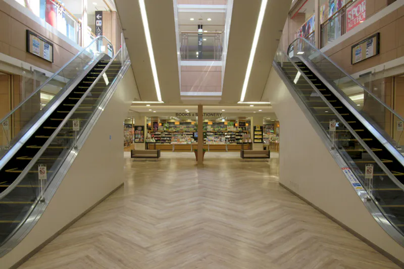 【イオンモール秋田】2F  未来屋書店前