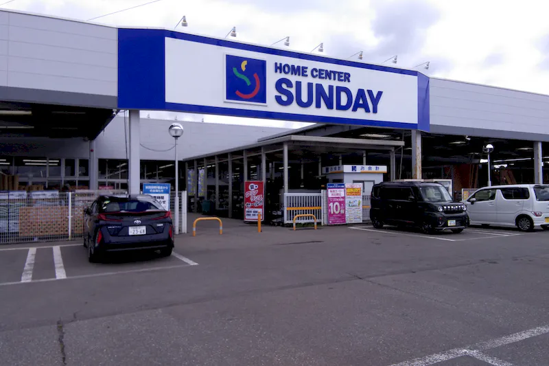 【サンデー秋田御野場店】屋外駐車場　キッチンカーの出店に最適なホームセンター内駐車場の屋外イベントスペース