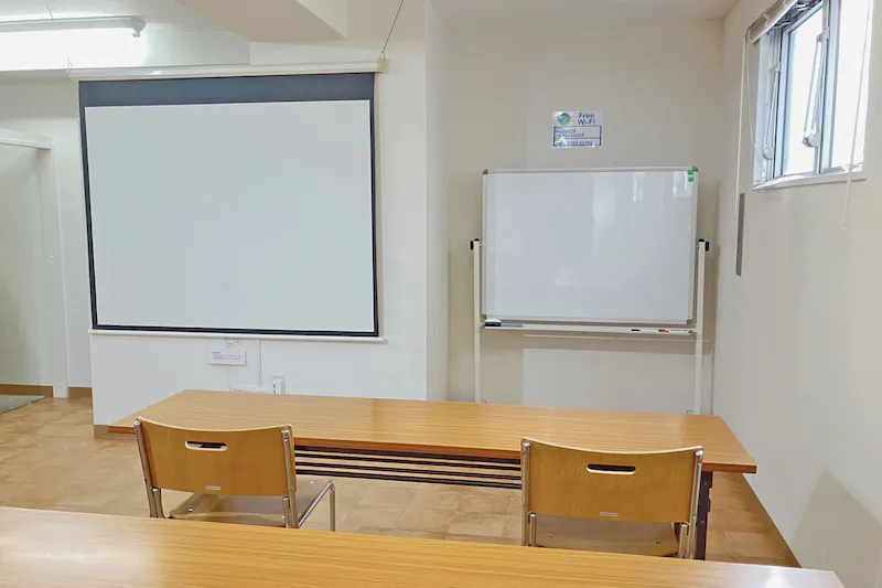 【高崎白銀ビル貸会議室】第三会議室（47㎡）|3名掛け最大24席、設備無料|販売利用OK