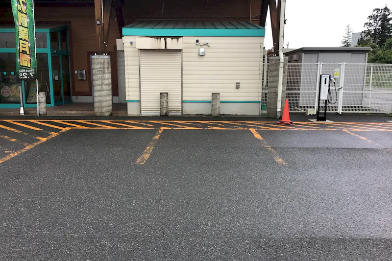【ダイナム山形長井店｜割引キャンペーン実施中】キッチンカーに最適なアミューズメント施設のイベントスペース(めん六側）