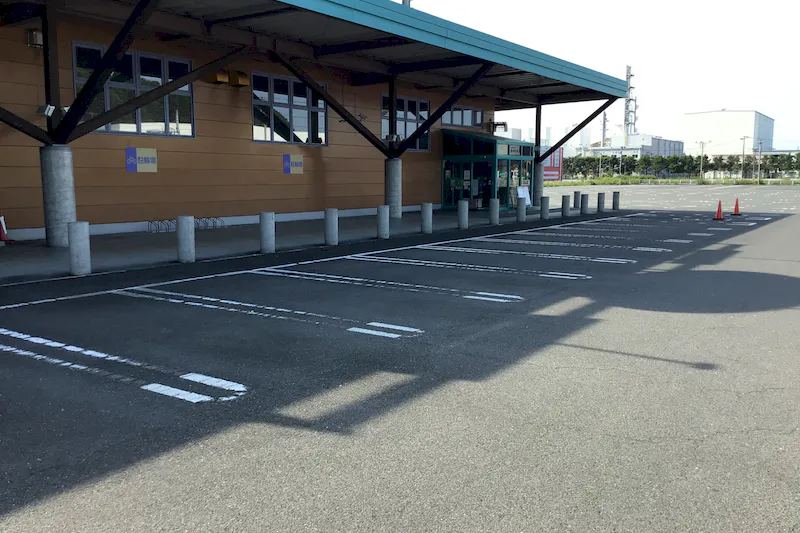 【ダイナム福島いわき錦店｜割引キャンペーン実施中】キッチンカーの開催に最適なアミューズメント施設のイベントスペース