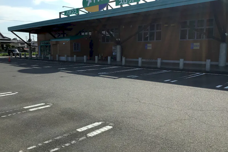 【ダイナム福島いわき錦店｜割引キャンペーン実施中】キッチンカーの開催に最適なアミューズメント施設のイベントスペース