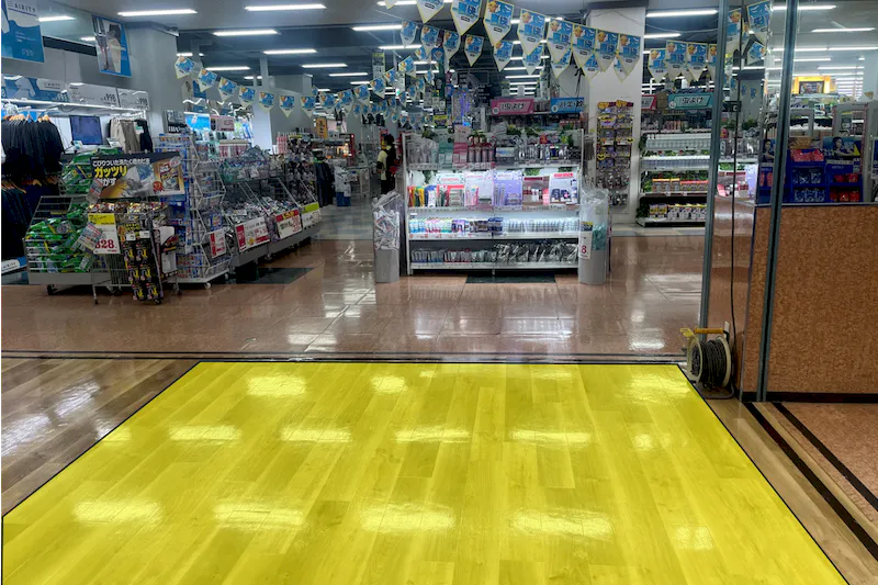 【メガセンタートライアル八千代店】食物販やPR活動に最適な「④ 店内1F・階段前」スペース（※買取催事不可）