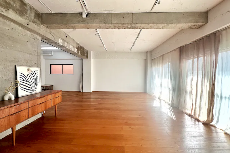 【曙橋駅徒歩3分】白壁×無垢床の54㎡ヴィンテージ空間｜イベント・ワークショップ・教室・少人数レッスン