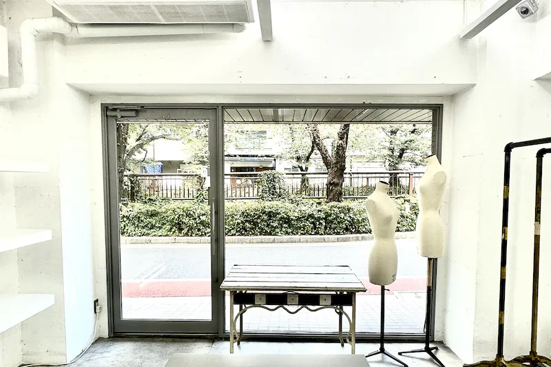【中目黒駅4分】ファッション関連のポップアップストアや展示会に適した目黒川沿いの貴重な路面スペース