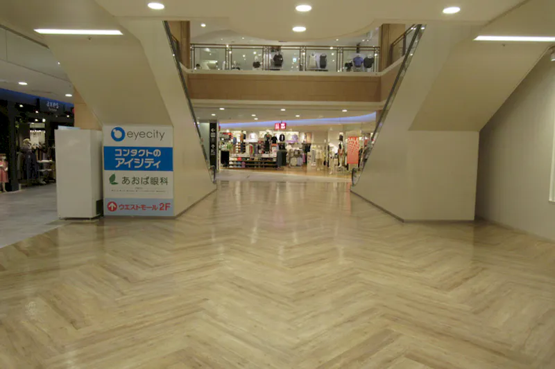 【イオンモール秋田】1F  ユニクロ前