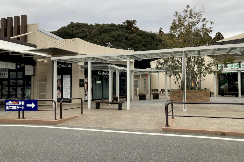 【ミスターマックス おゆみ野店】中央広場（キッチンカー小型） キッチンカーや物販用途に最適な総合ディスカウントストアの催事イベントスペース