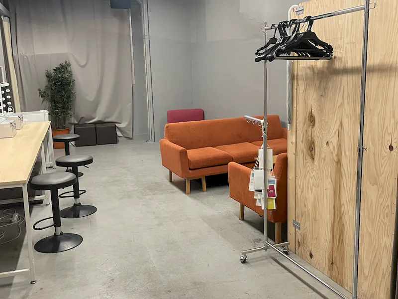 楽屋完備なので出演者・スタッフ控え室としても利用可能！