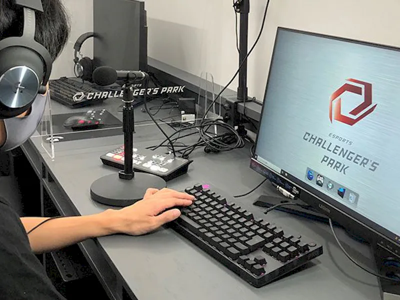 【配信ブース(約4.7㎡)】動画配信のための機材を完備したブース。手ぶら来店で即配信可能です！（2部屋あり）