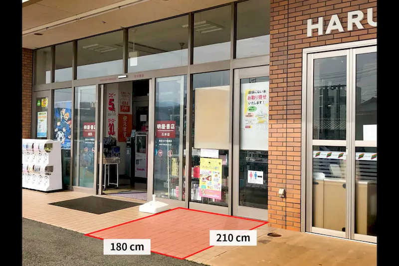 【明屋書店石井店】松山IC近くの好立地でプロモーションイベントに最適！コンビニ複合書店の軒下催事スペース