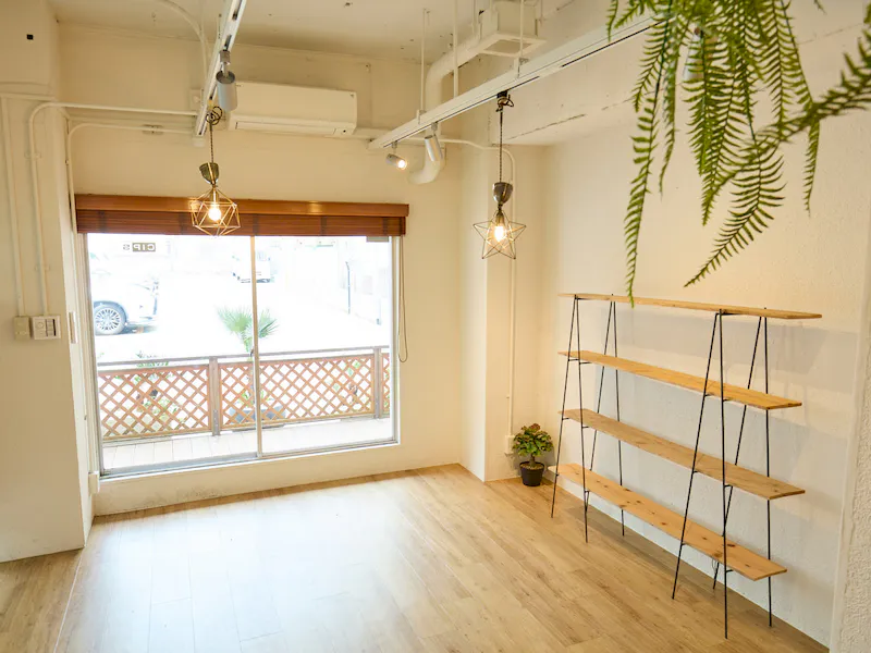 【大阪天満宮駅3分】平日割引キャンペーン実施中！！ポップアップストアや展示会に最適な視認性抜群路面に面した木のぬくもりを感じられるレンタルスペースの画像2