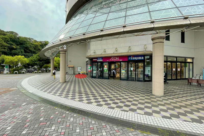 【イオン金沢八景ショッピングセンター】キッチンカーでの出店に最適なショッピングセンター敷地内にある国道側サイゼリヤ前の屋外スペース
