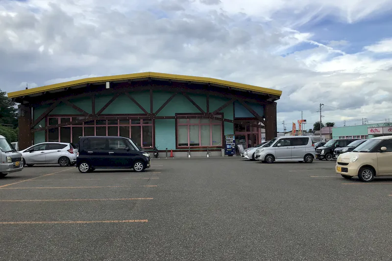 【ダイナム新潟南魚沼店ゆったり館｜割引キャンペーン実施中】キッチンカーでの出店に最適なアミューズメント施設の駐車場イベントスペース