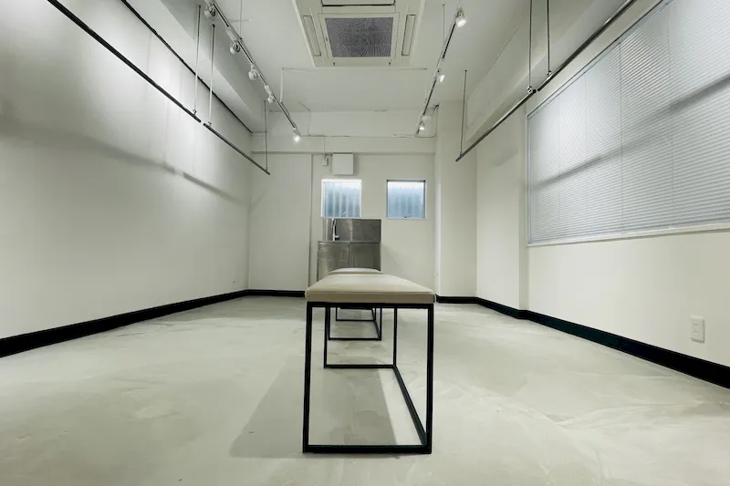 【高円寺駅2分】各種ポップアップや展示会等のギャラリー用途に最適な展示什器を備えた路面スペース