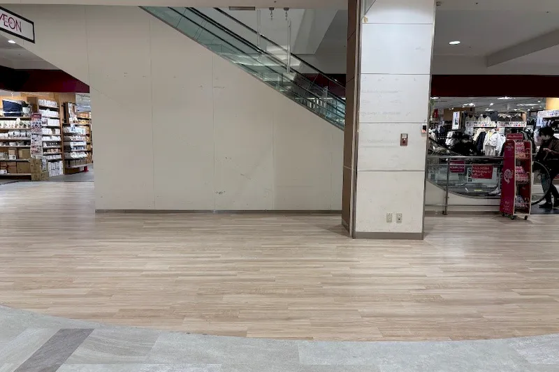 【イオン秦野】ポップアップストアやプロモーションに最適な1F地域密着型のショッピングセンター１階エスカレーター横のイベントスペース