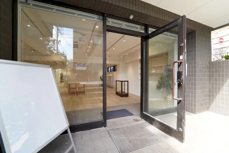 【北参道駅6分】人気の原宿エリアにある路面店スペース/バックヤード・フィッティングスペースも完備