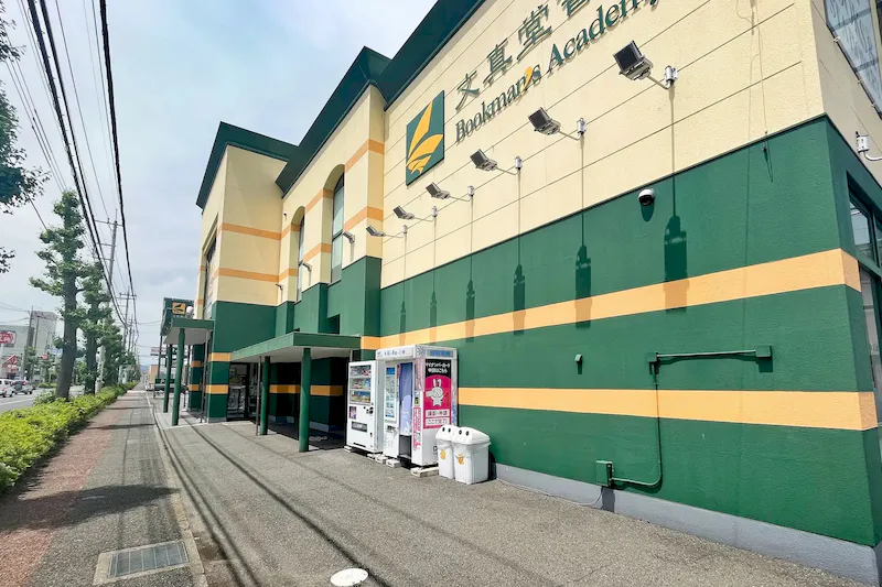 【ブックマンズアカデミー前橋店】キャンペーンやプロモーションに最適！県内最大級書店の広々とした風除室スペース