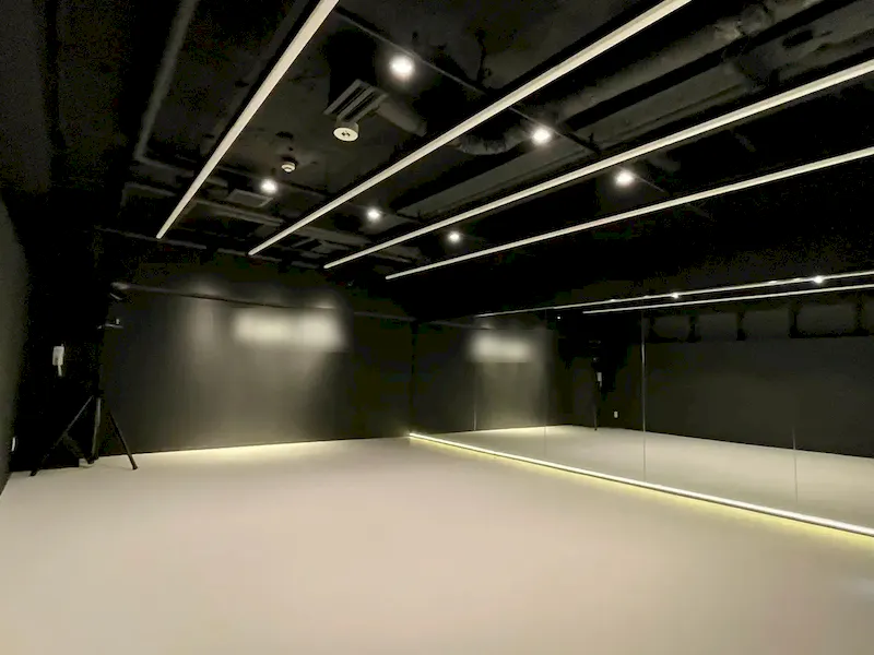 【赤坂駅5分】展示会や撮影に適した黒と白を基調としたスタイリッシュなレンタルスタジオの画像2
