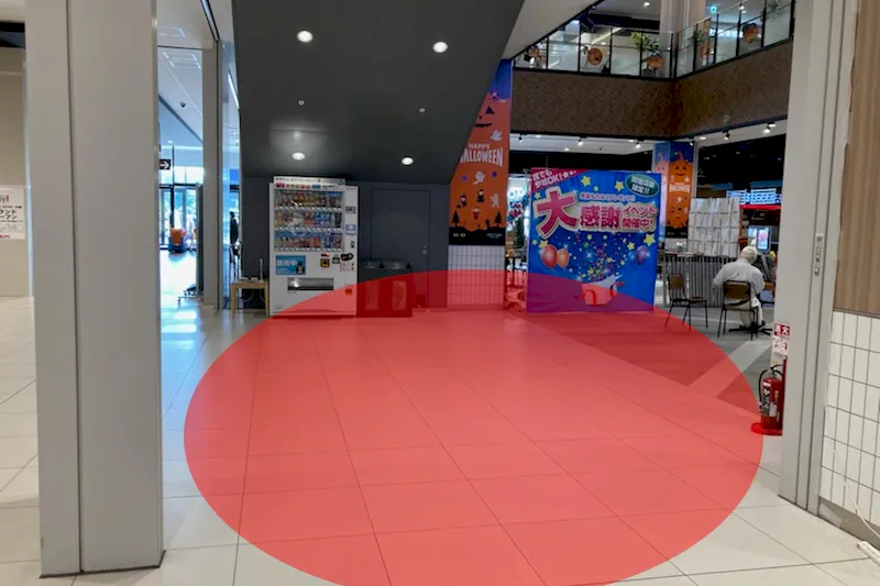 【イオンタウンふじみ野】各種プロモーションイベントや物販に最適な地域密着型のショッピングセンター中央1階エスカレーター前にある通行量の多いイベントスペースの画像