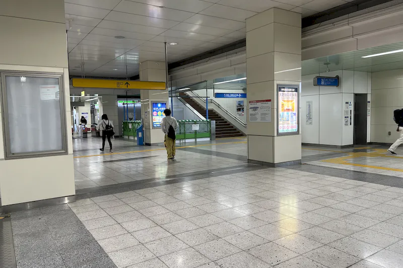 【横浜市営地下鉄ブルーライン仲町台駅】各種プロモーションや物販、サンプリングに最適なコンパクトな改札内イベントスペースの画像6