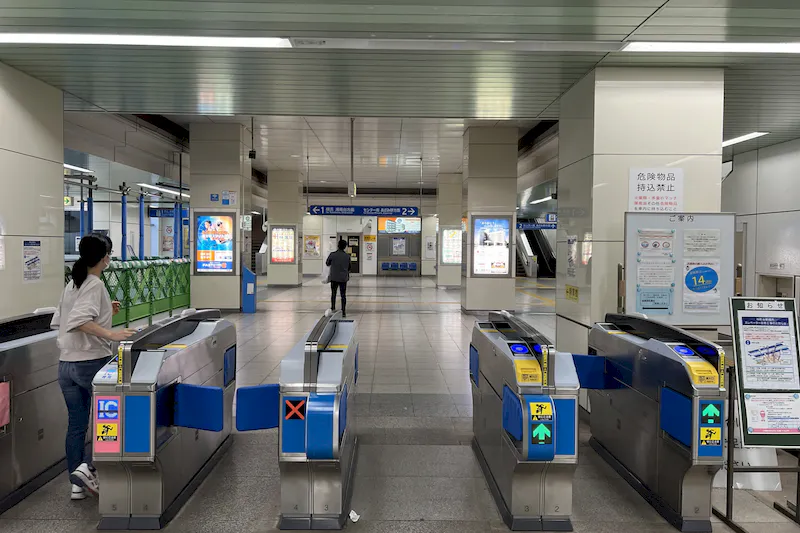 【横浜市営地下鉄ブルーライン仲町台駅】各種プロモーションや物販、サンプリングに最適なコンパクトな改札内イベントスペースの画像5