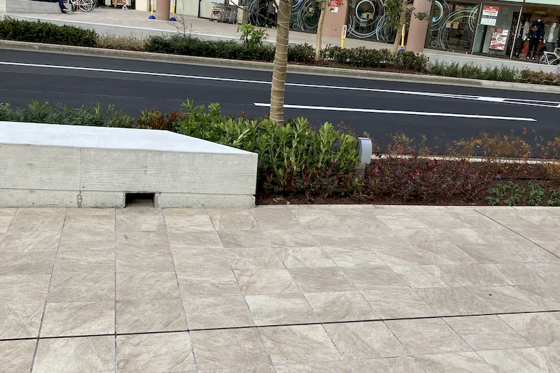 【松竹大船ショッピングセンターB区画】ポップアップストアに最適！B棟1階中央道路側ベンチ前屋外イベントスペース
