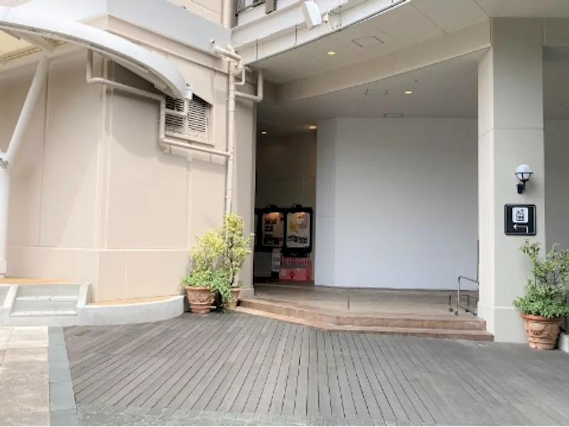 【みのおキューズモール】「⑧L通り Cスペース」各種プロモーションに最適なステージ近くのイベントスペースの画像2