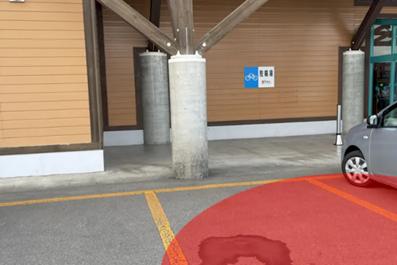 【ダイナム湯沢店｜割引キャンペーン実施中】キッチンカーやプロモーションイベントに最適なアミューズメント施設のイベントスペース（店舗右）