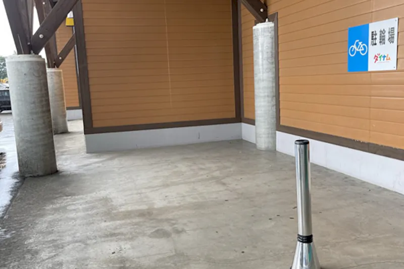 【ダイナム湯沢店｜割引キャンペーン実施中】キッチンカーやプロモーションイベントに最適なアミューズメント施設のイベントスペース（店舗右）
