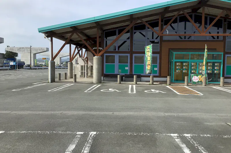 【ダイナム松阪店｜割引キャンペーン実施中】キッチンカー出店やプロモーションイベントに最適なアミューズメント施設の駐車場スペース