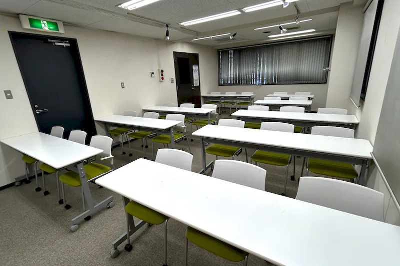 【TIME SHARING 田原町 USUI ANNEX｜田原町駅5分】25名着席で学びと交流に使える7階イベントスペース