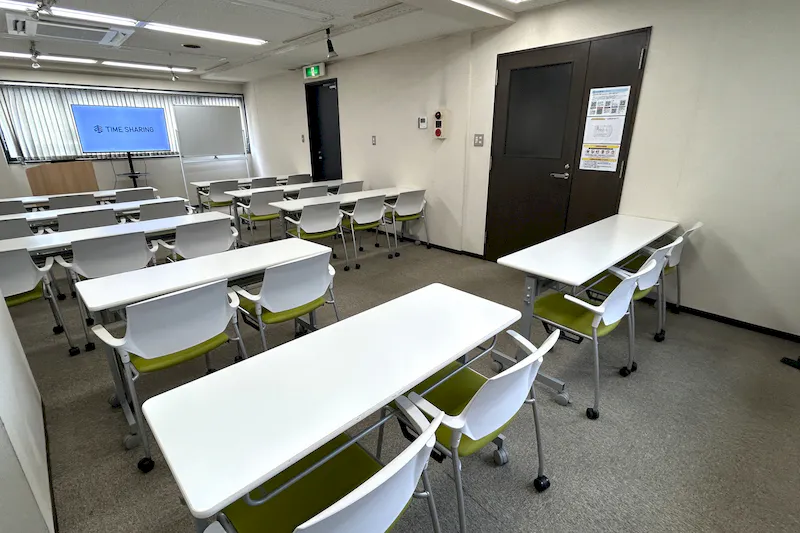 【TIME SHARING 田原町 USUI ANNEX｜田原町駅5分】25名着席で学びと交流に使える7階イベントスペース
