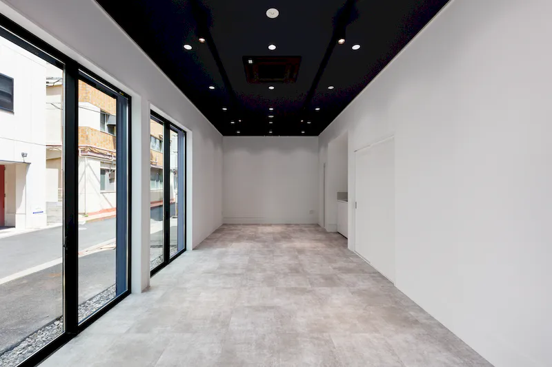 【新中野駅6分】ポップアップストアや展示会に適した路面大きな窓ガラスが特徴の建設会社が作ったレンタルスペース