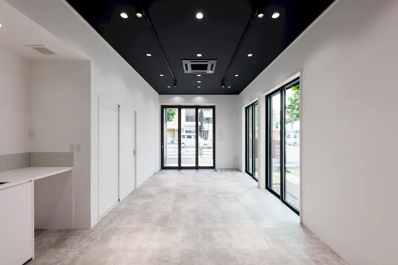【新中野駅6分】ポップアップストアや展示会に適した路面大きな窓ガラスが特徴の建設会社が作ったレンタルスペース