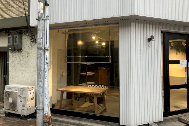 【四ツ橋駅4分】複数駅からアクセス可能｜新町エリアにある展示会やポップアップストアに最適な白壁のイベントスペース（路面）