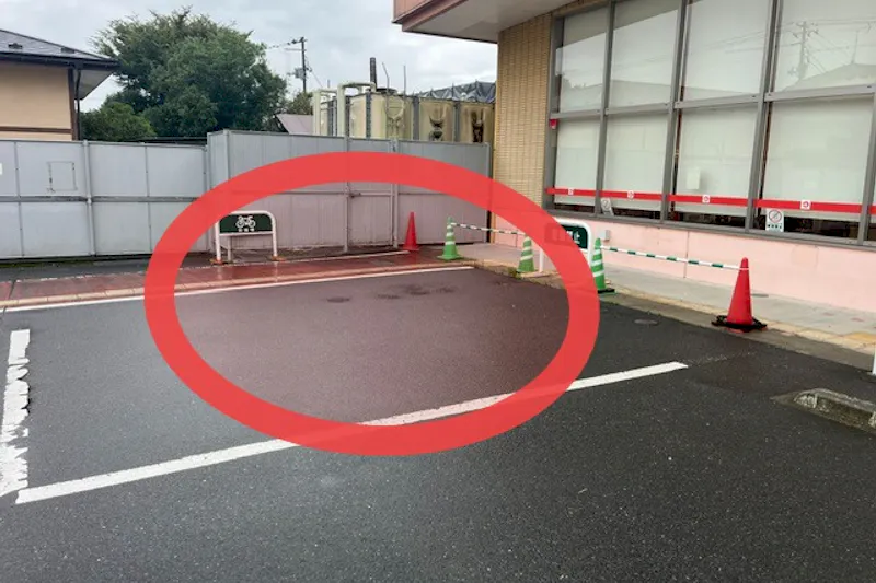 【ウジエスーパー中里店】食物販や物販に利用可能な駐車場スペースの画像