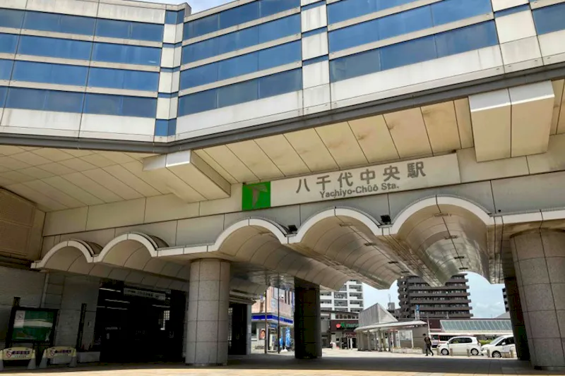 【八千代中央駅】プロモーションや食物販に最適な人流の多い改札前スペース