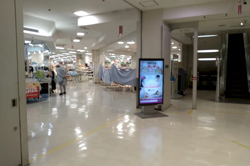 【イオン臼井店】プロモーションイベントに適した駅側入り口すぐのイベントスペース