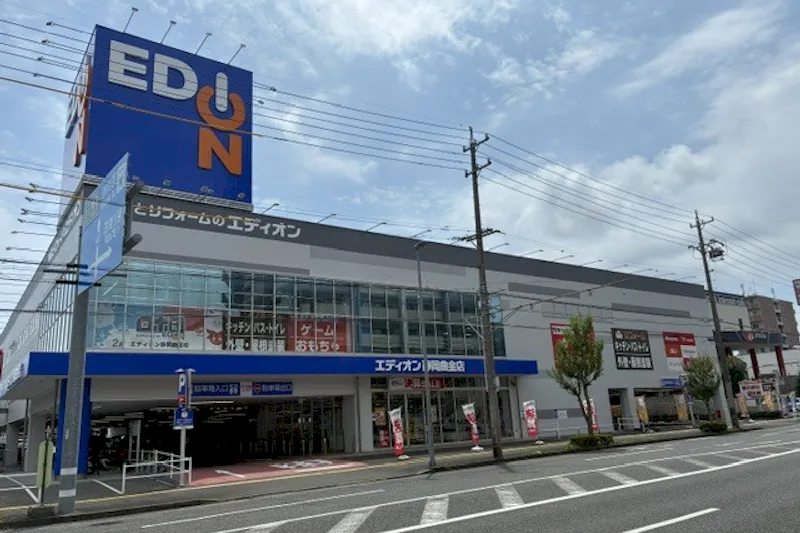 【エディオン静岡曲金店】正面入口横・駐車場側の屋外イベントスペース駐車場②の画像
