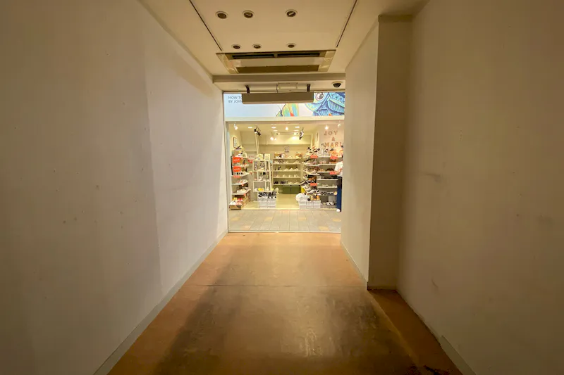 【三宮高架商店街 ピアザkobe 山側No.50】ポップアップストアや販売促進イベントに最適な高架下商店街内のイベントスペース